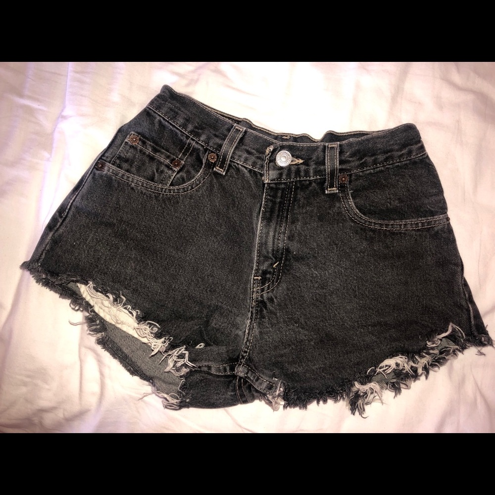 Grey Levi’s denim shorts